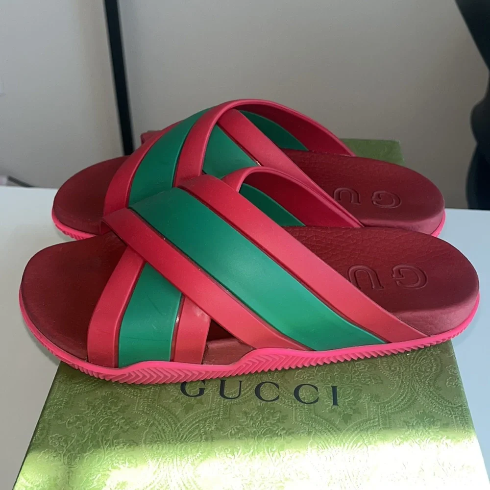 ❤️💚GUCCI RUBBER SLIDE gently worn - Picture 3 of 8